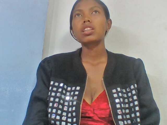 Layah7 live webcam show