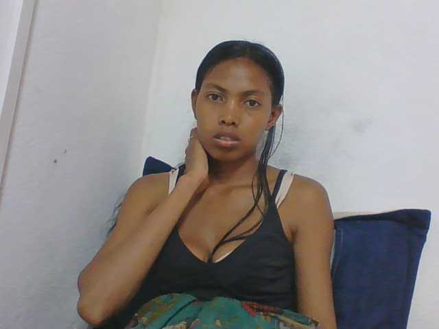 le modèle Layah7 est en webcam porno dans un show sur le site bongacams, il possède les tags suivants: Ebony,Brunette,Shaved