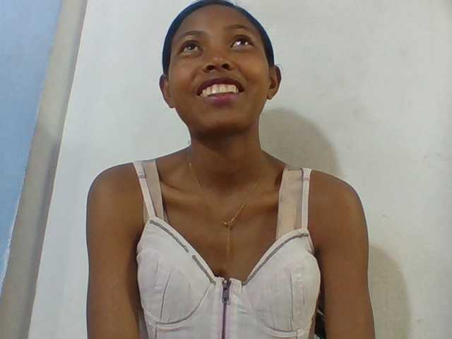 Layah7 live cam on BongaCams
