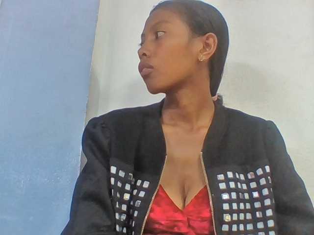Layah7 live webcam show