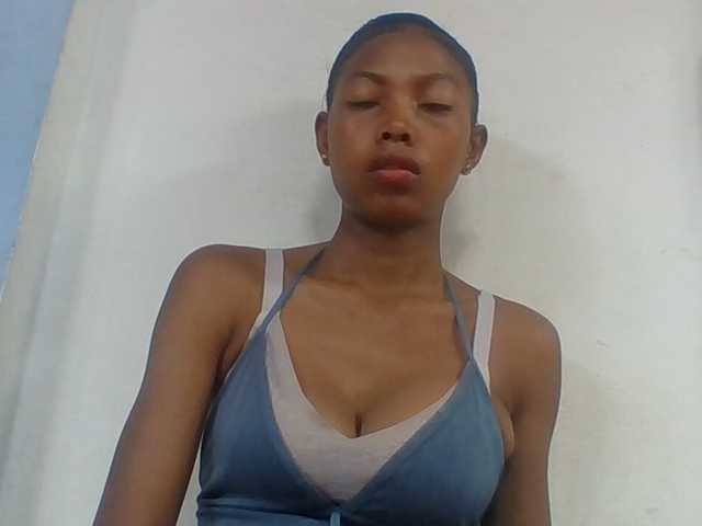 Layah7 live cam on BongaCams