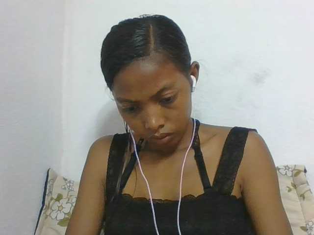 Layah7 live cam on BongaCams
