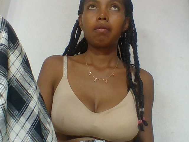 Layah7 live cam on BongaCams