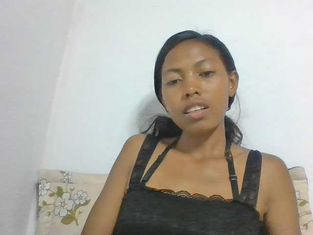 Layah7 live cam on BongaCams