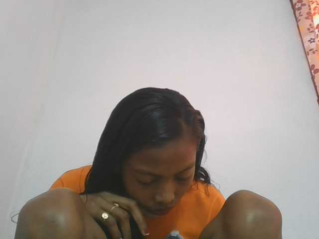 Layah7, live now on BongaCams