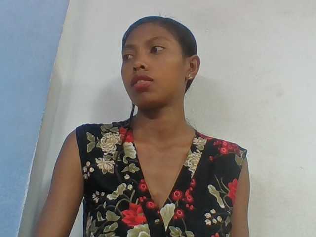 Layah7 live webcam show