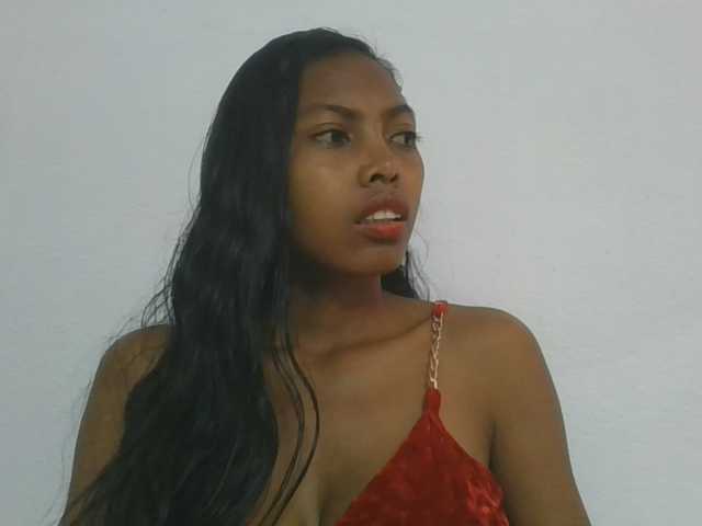 Layah7, en directo ahora en BongaCams