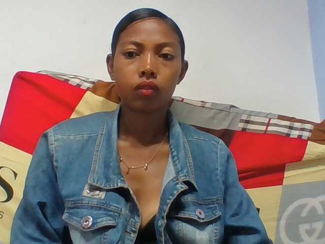 Layah7 live cam on BongaCams