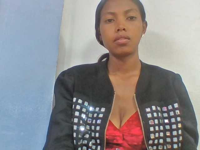 Layah7 live webcam show