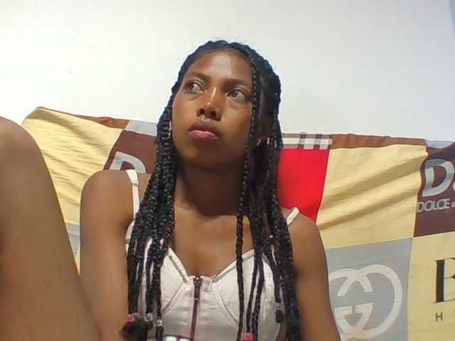 Layah7 live webcam show