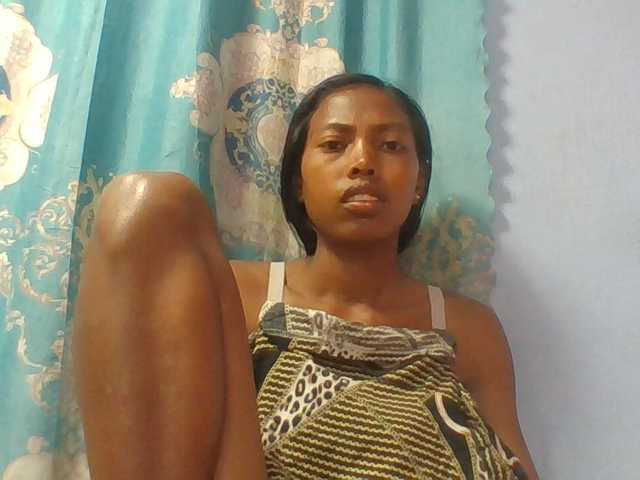 Layah7 live webcam show