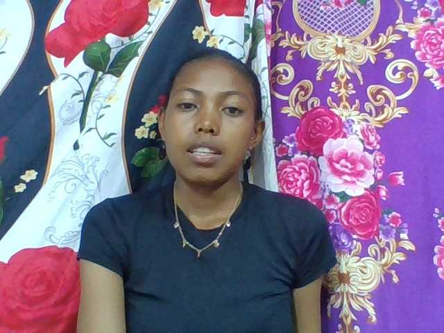 Layah7 live cam on BongaCams