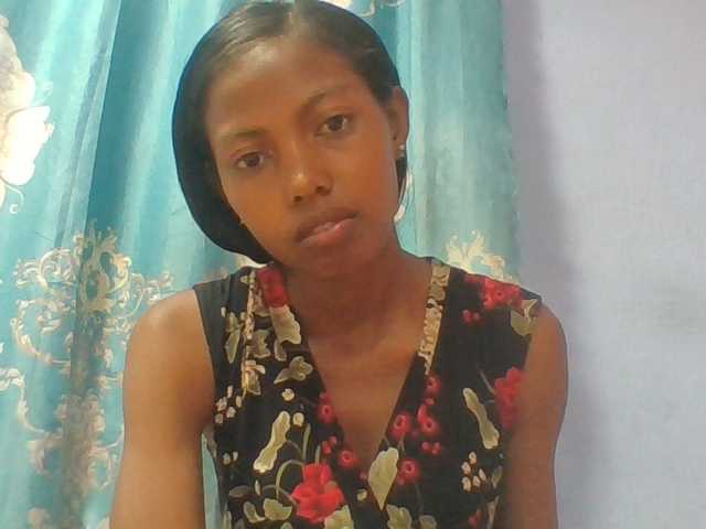 Layah7 live webcam show