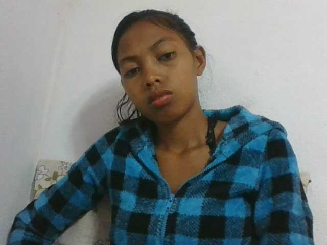 Layah7 webcam model