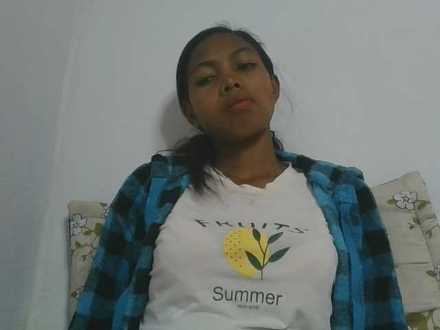 Layah7 live cam preview