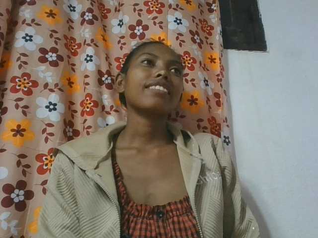 Layah7 live cam on BongaCams