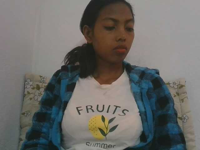 Layah7 live cam preview