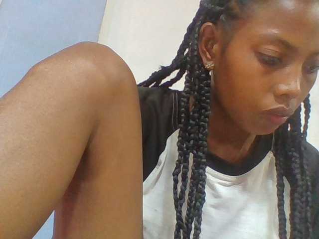 Layah7 live webcam show