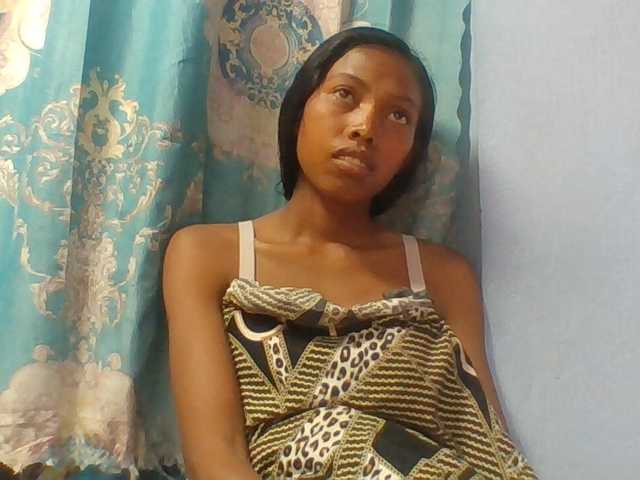 Layah7 live webcam show