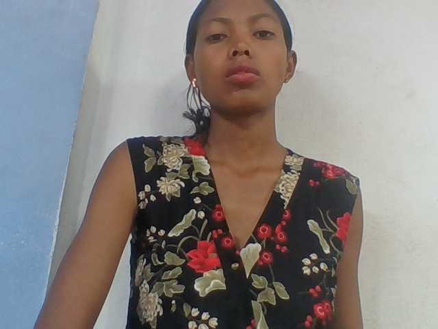 Layah7 live webcam show