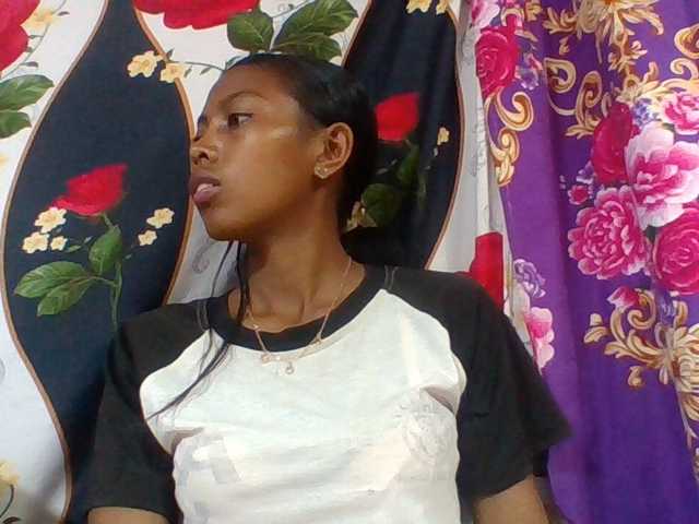 Layah7 live cam on BongaCams