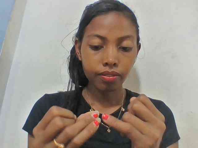 Layah7