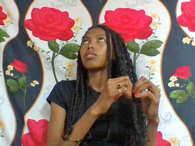 Layah7's cam show statistics and live stream