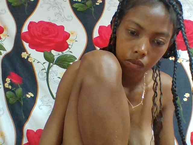 Layah7's cam show statistics and live stream