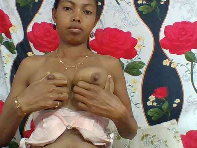 Layah7 webcam