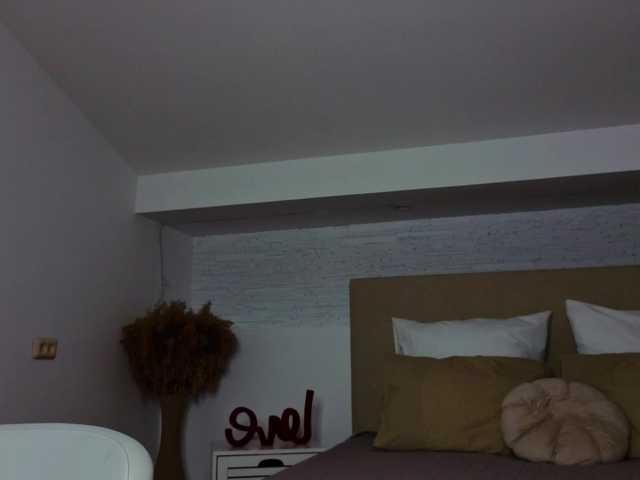 Kris-Crystal live cam on BongaCams