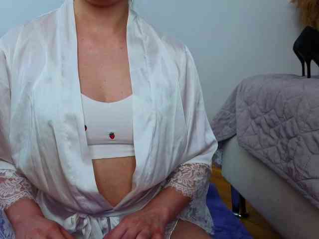 Kris-Crystal Sex Cam Show