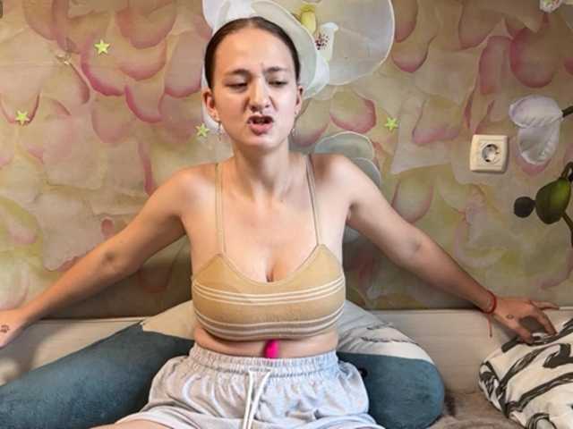 BrandeeOleson live cam on BongaCams