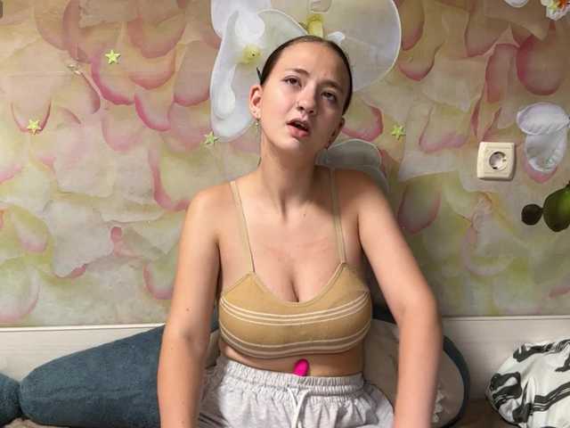 BrandeeOleson live cam on BongaCams