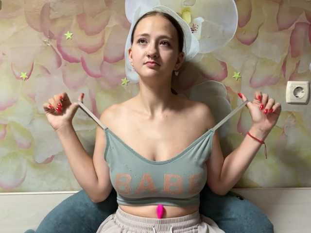 BrandeeOleson live cam on BongaCams