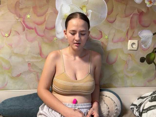 BrandeeOleson live cam on BongaCams