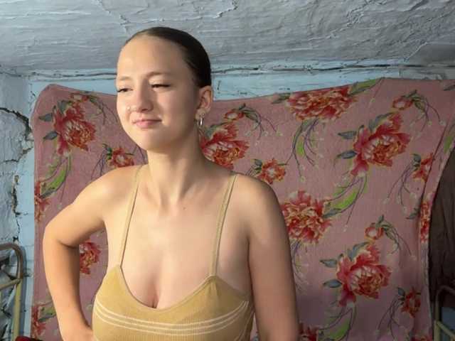BrandeeOleson live cam on BongaCams