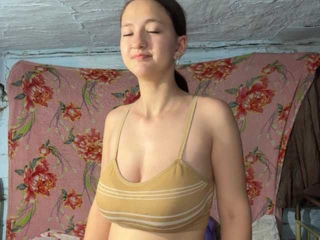 BrandeeOleson live cam on BongaCams