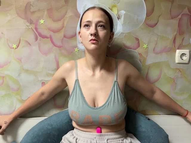 BrandeeOleson live cam on BongaCams