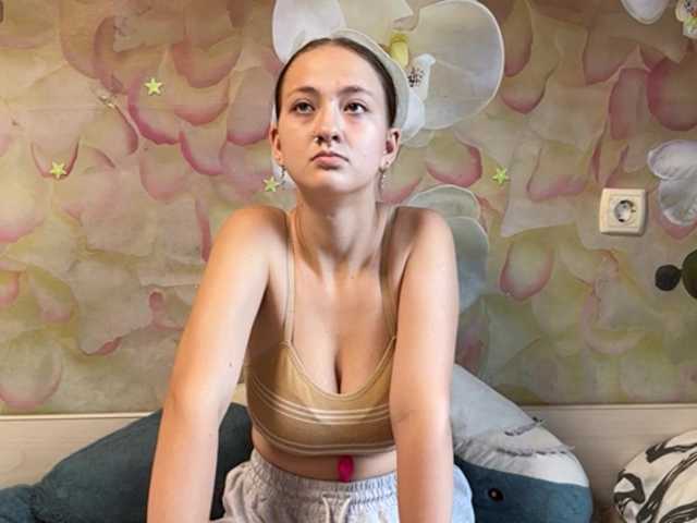 BrandeeOleson live cam on BongaCams