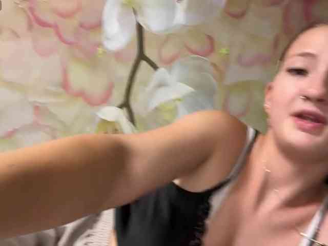 BrandeeOleson webcam