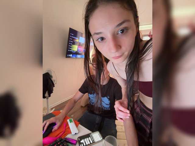 milli-8 live cam on BongaCams
