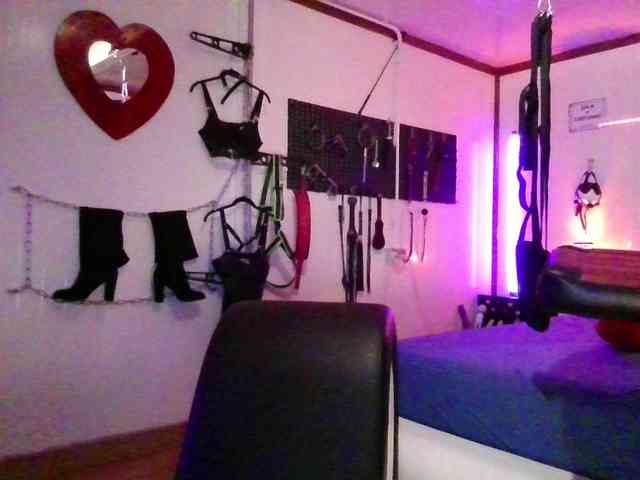 BarbaraKinkyRoom webcam