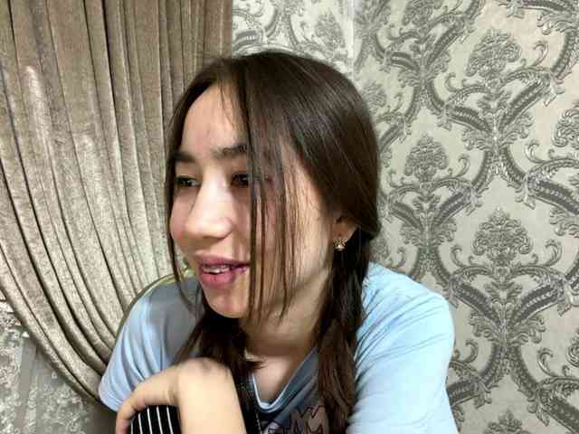 ClaudiaChouinard webcam