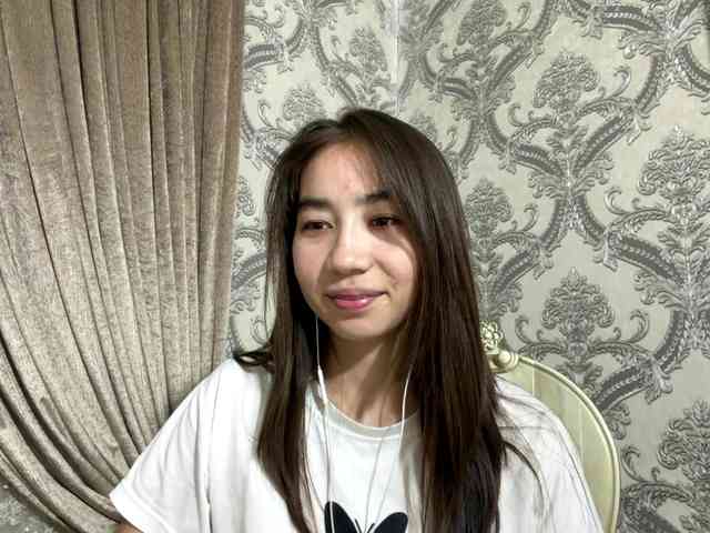ClaudiaChouinard webcam
