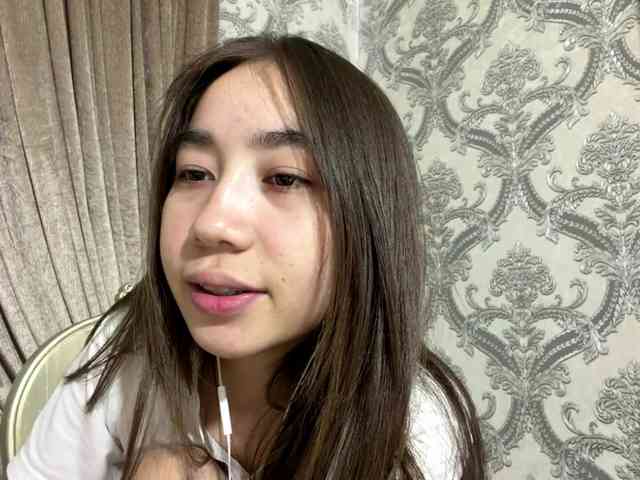 ClaudiaChouinard webcam