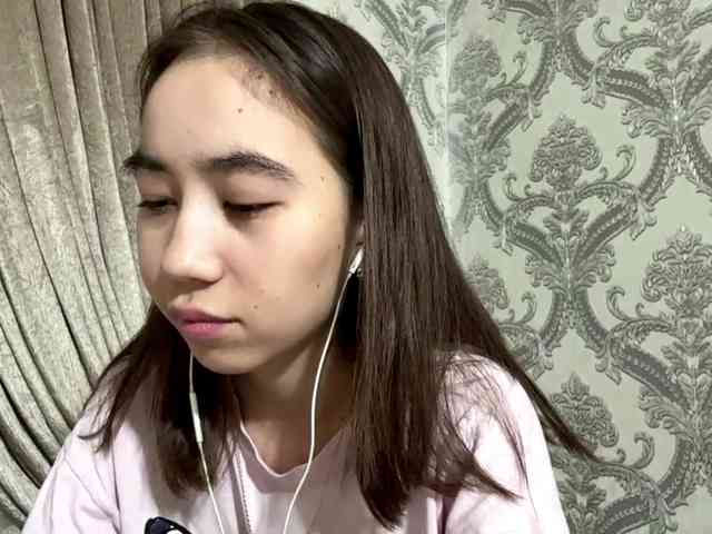 ClaudiaChouinard webcam