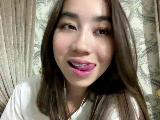 ClaudiaChouinard webcam