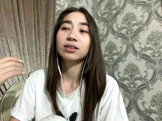 ClaudiaChouinard webcam