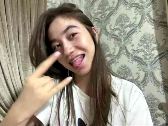 ClaudiaChouinard webcam
