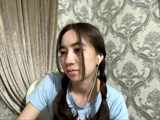 ClaudiaChouinard webcam